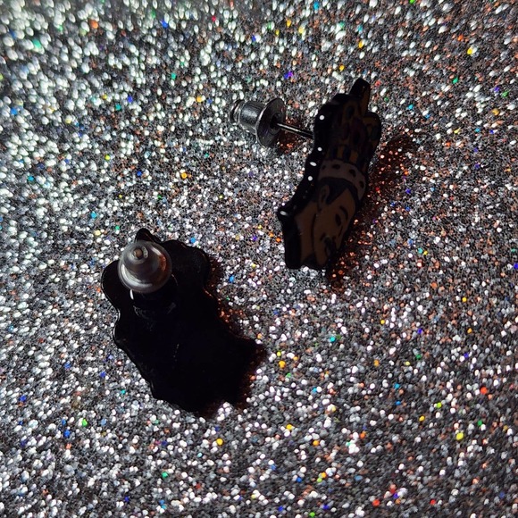 2/$20 Freddie Mercury Queen Wearing Jeweled Crown Enamel Metal Stud Earrings - Picture 3 of 3